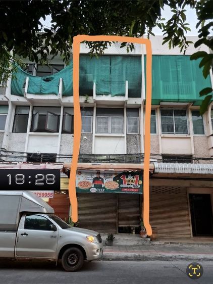 ไม่ใช่ ขายอาคารพาณิชย์ 3ชั้นครึ่ง