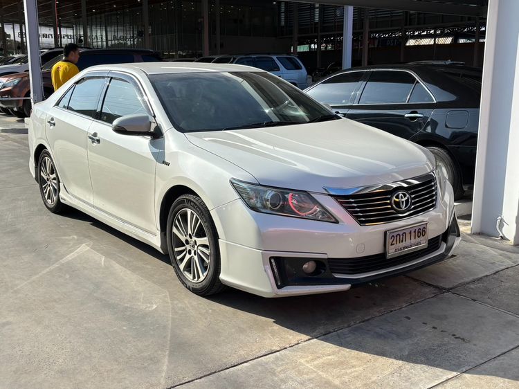 รถ Toyota Camry 2.0 G Extremo สี ขาว
