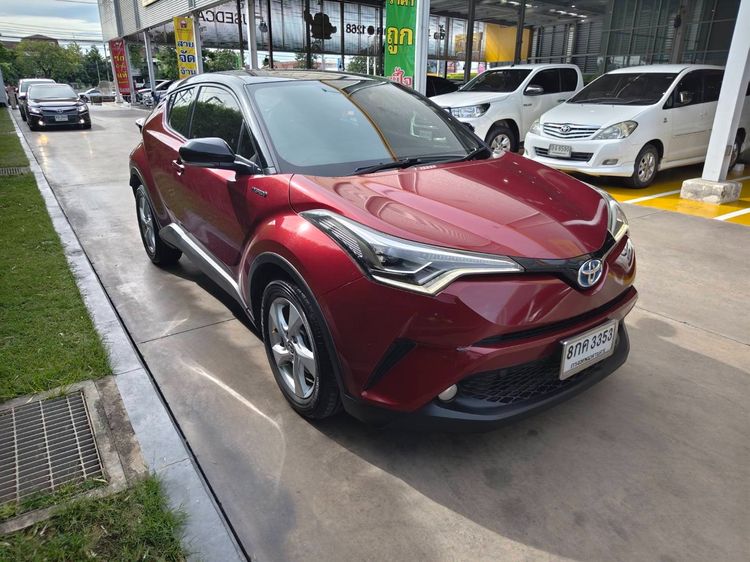 รถ Toyota C-HR 1.8 HV Mid สี แดง