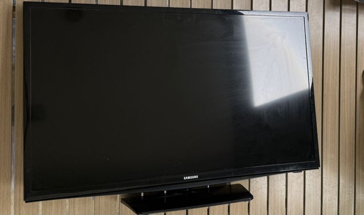 SAMSUNG SAMRT TV 32 inch SMART (UA32T4202AKXXT) BLACK