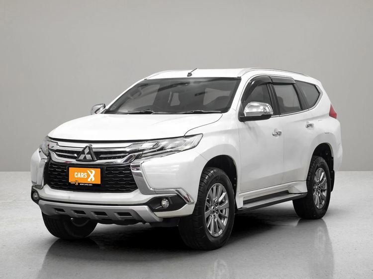รถ Mitsubishi Pajero Sport 2.4 GT สี ขาว