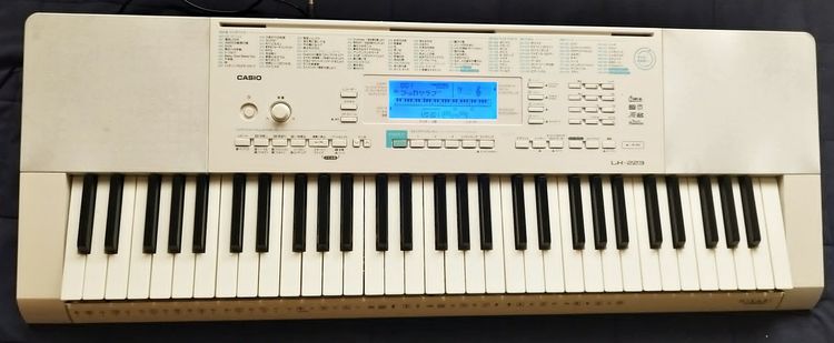 คีย์บอร์ด Casio LK-223 ซึ่งเป็นรุ่นยอดนิยมที่มาพร้อมฟังก์ชันไฟส่องสว่าง รูปที่ 6