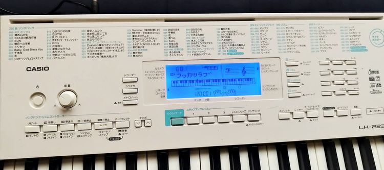 คีย์บอร์ด Casio LK-223 ซึ่งเป็นรุ่นยอดนิยมที่มาพร้อมฟังก์ชันไฟส่องสว่าง รูปที่ 4