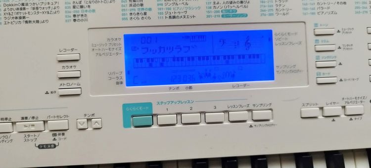 คีย์บอร์ด Casio LK-223 ซึ่งเป็นรุ่นยอดนิยมที่มาพร้อมฟังก์ชันไฟส่องสว่าง รูปที่ 5