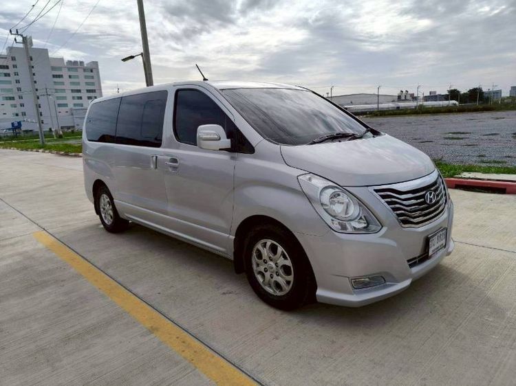 รถ Hyundai H-1  2.5 Deluxe สี เทา
