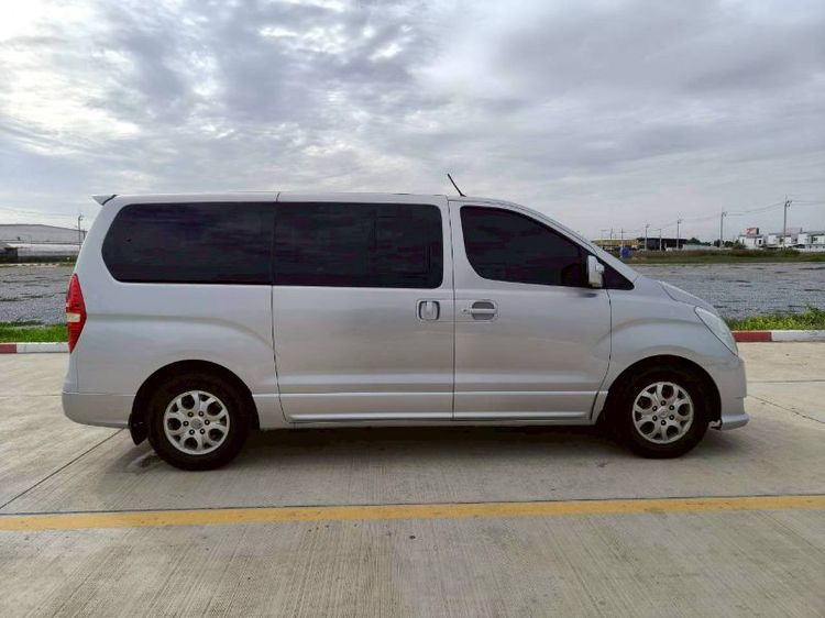 Hyundai H-1  2012 2.5 Deluxe Utility-car ดีเซล เกียร์อัตโนมัติ เทา รูปที่ 2