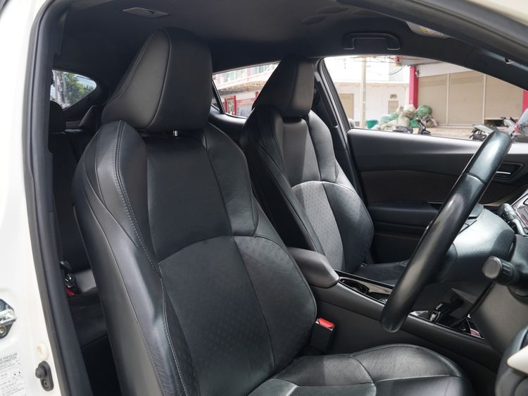 Toyota C-HR 2019 1.8 HV Mid Utility-car เบนซิน ไม่ติดแก๊ส เกียร์อัตโนมัติ ขาว รูปที่ 2