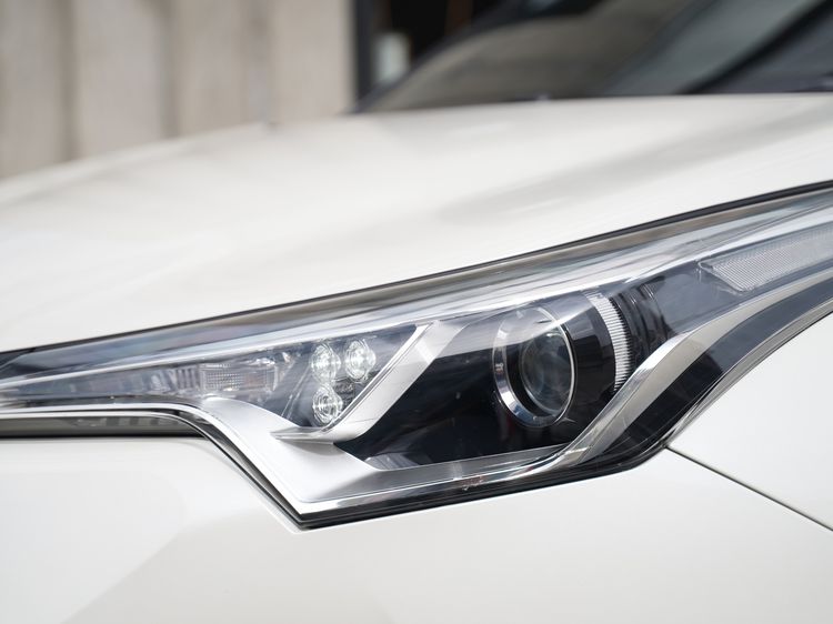 Toyota C-HR 2019 1.8 HV Mid Utility-car เบนซิน ไม่ติดแก๊ส เกียร์อัตโนมัติ ขาว รูปที่ 4