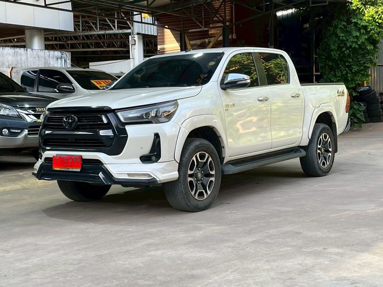 รถ Toyota Hilux Revo 2.8 G 4WD สี ขาว