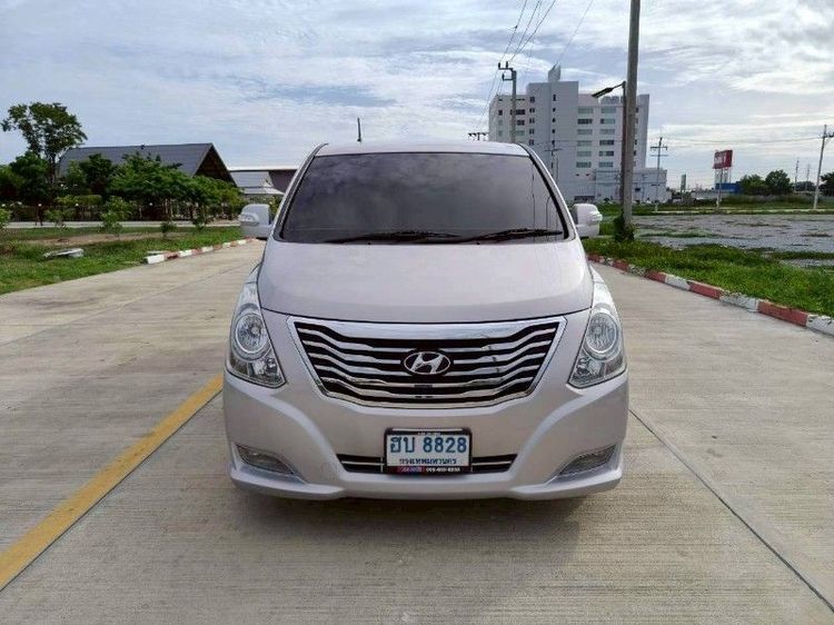รถ Hyundai H-1  2.5 Deluxe สี เทา