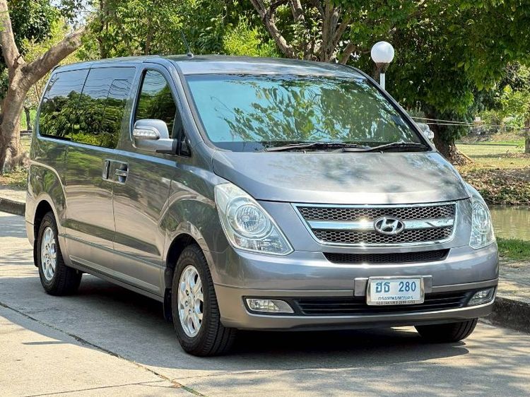 รถ Hyundai H-1  2.5 Maesto Deluxe สี เทา