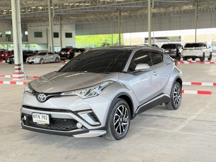 รถ Toyota C-HR 1.8 Mid สี เทา