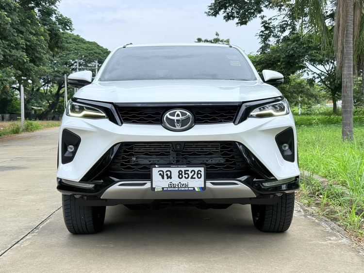 ฟรีดาวน์ TOYOTA FORTUNER LEADER 2.4V รถออกเชียงใหม่เจ้าเดียว วิ่งน้อยเพียง 30,000 กม. ปี2566(จดทะเบียน 2023) น๊อตไม่มีขยับ สวยมาก สีขาวมุก.