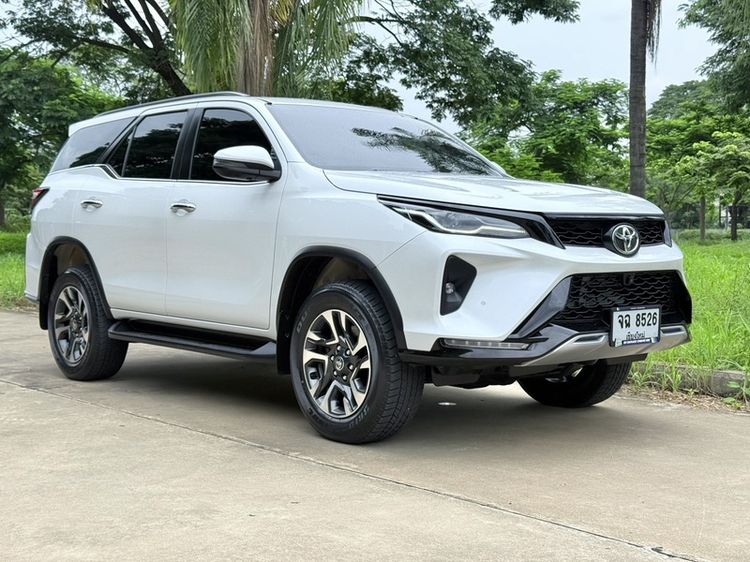Toyota Fortuner 2023 2.4 Leader V Utility-car ดีเซล เกียร์อัตโนมัติ ขาว รูปที่ 2