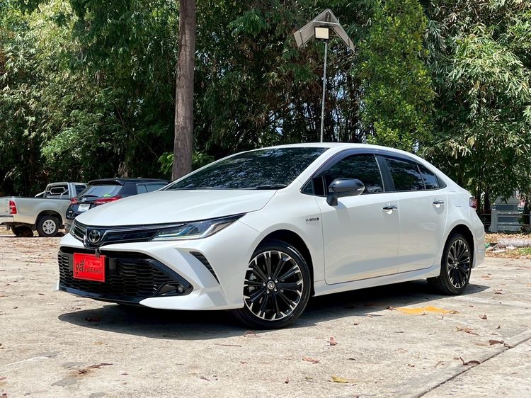 Toyota Altis 2023 1.8 Hybrid GR Sport Sedan เบนซิน ไม่ติดแก๊ส เกียร์อัตโนมัติ ขาว รูปที่ 2