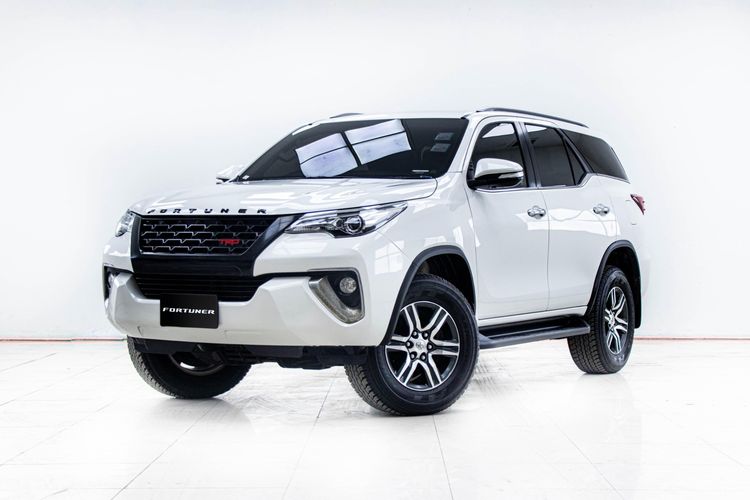 Toyota Fortuner 2016 2.4 V Utility-car ดีเซล ไม่ติดแก๊ส เกียร์อัตโนมัติ ขาว