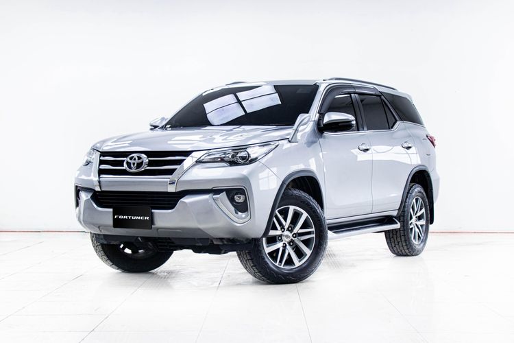 Toyota Fortuner 2019 2.4 V Utility-car ดีเซล ไม่ติดแก๊ส เกียร์อัตโนมัติ เทา
