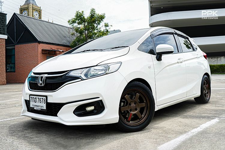 Honda Jazz 2018 1.5 V Sedan เบนซิน ไม่ติดแก๊ส เกียร์อัตโนมัติ ขาว