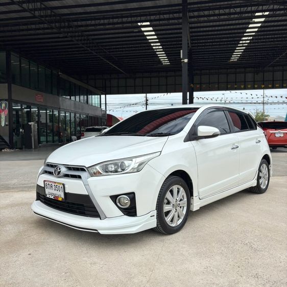 รถ Toyota Yaris 1.2 G สี ขาว