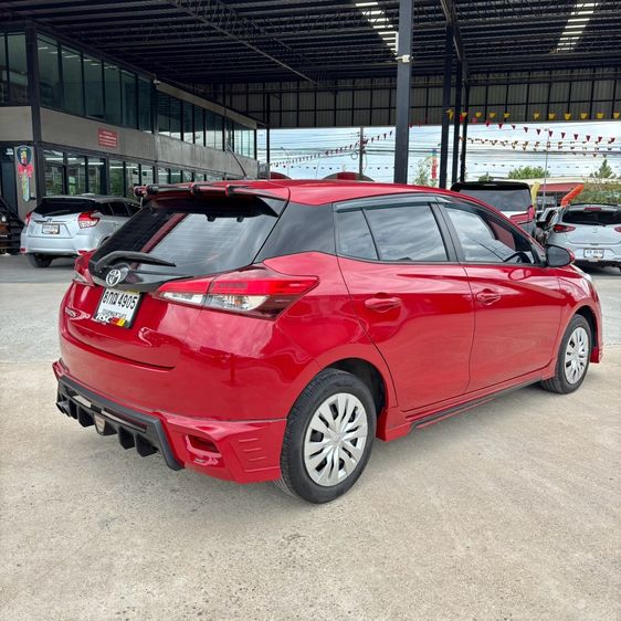 Toyota Yaris 2018 1.2 J Sedan เบนซิน ไม่ติดแก๊ส เกียร์อัตโนมัติ แดง รูปที่ 2