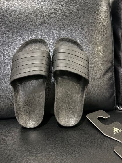 ส่งต่อรองเท้าแตะ adidas รูปที่ 10