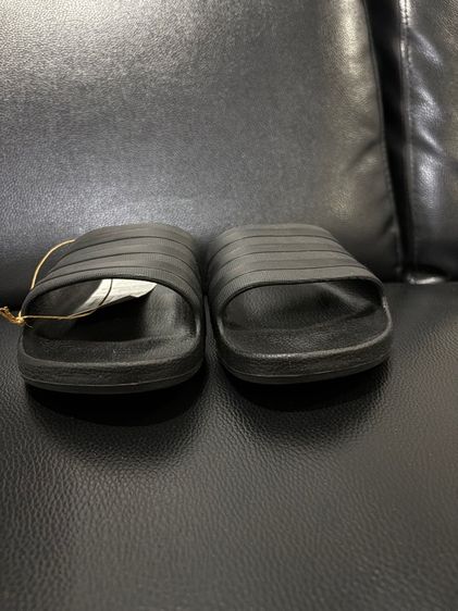 ส่งต่อรองเท้าแตะ adidas รูปที่ 2