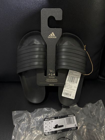 ส่งต่อรองเท้าแตะ adidas