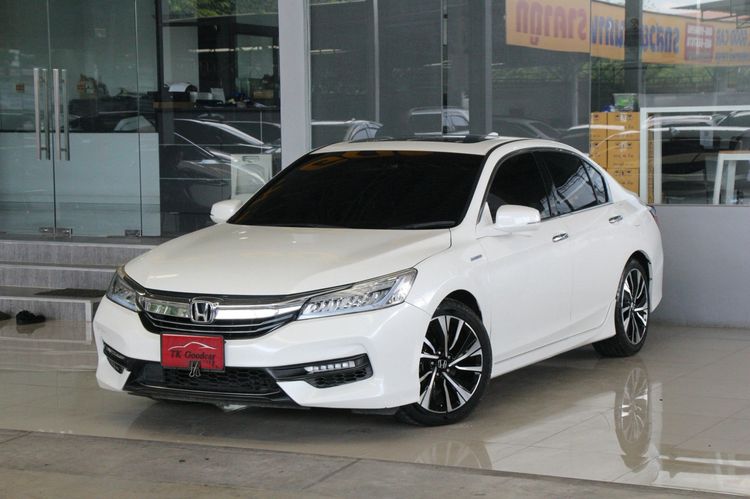 รถ Honda Accord 2.0 Hybrid Tech สี ขาว