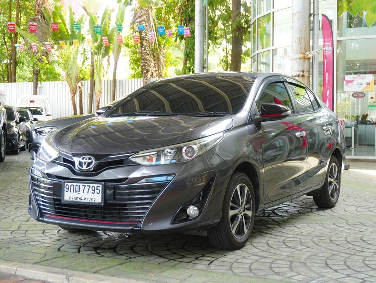 รถ Toyota Yaris ATIV 1.2 S สี เทา