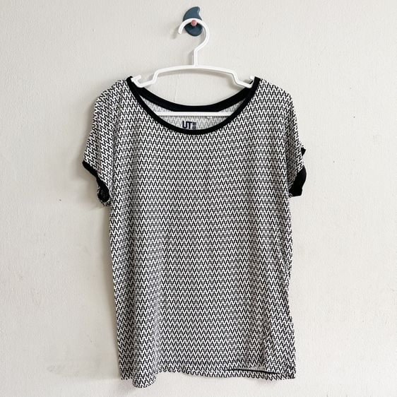 ยุนิL เสื้อยืดหญิงสีขาวลายกราฟฟิค