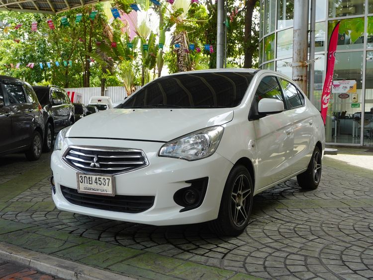 รถ Mitsubishi Attrage 1.2 GLX สี ขาว