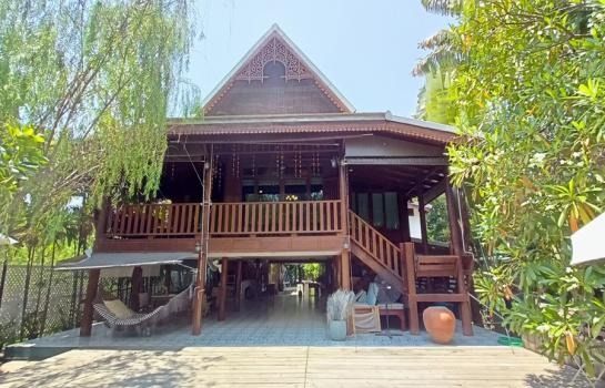 บ้านเรือนไทยไม้สักทองริมแม่น้ำน้อย บางไทร อยุธยา