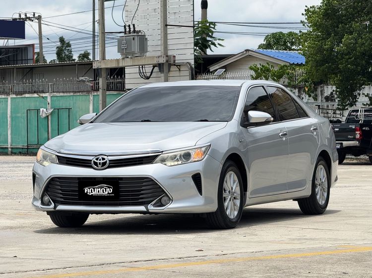 รถ Toyota Camry 2.0 G สี บรอนซ์เงิน