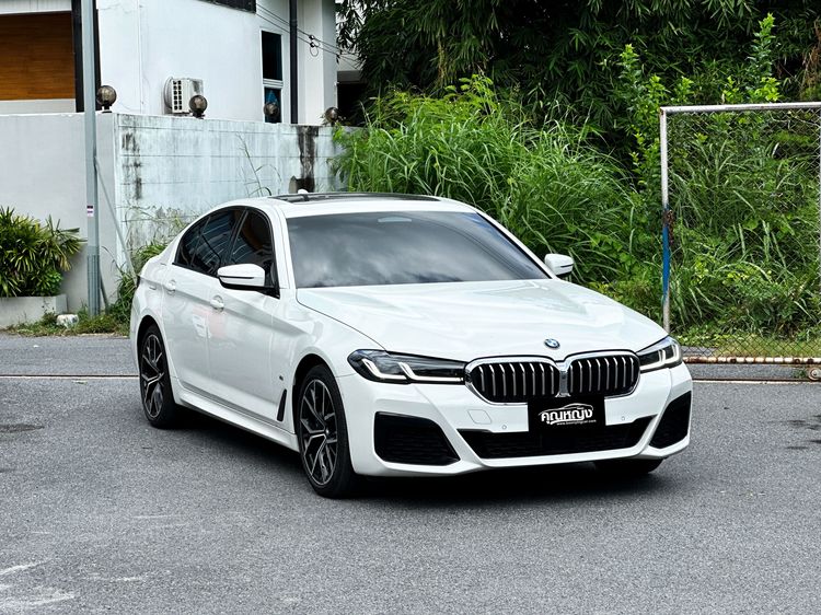รถ BMW Series 5 530e สี ขาว