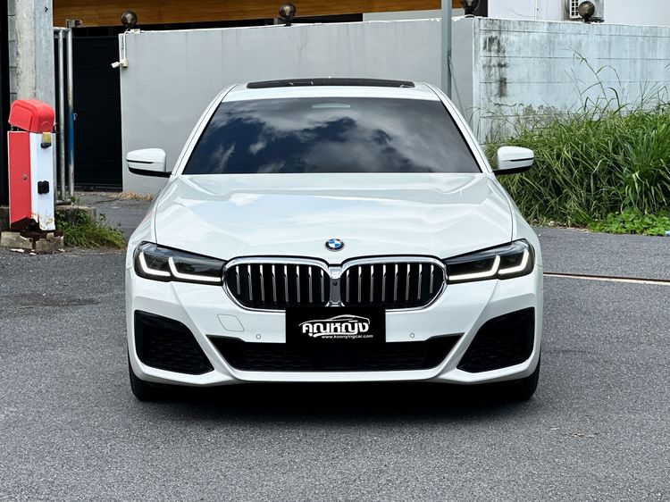 BMW Series 5 2021 530e Sedan ไฮบริด ไม่ติดแก๊ส เกียร์อัตโนมัติ ขาว รูปที่ 3