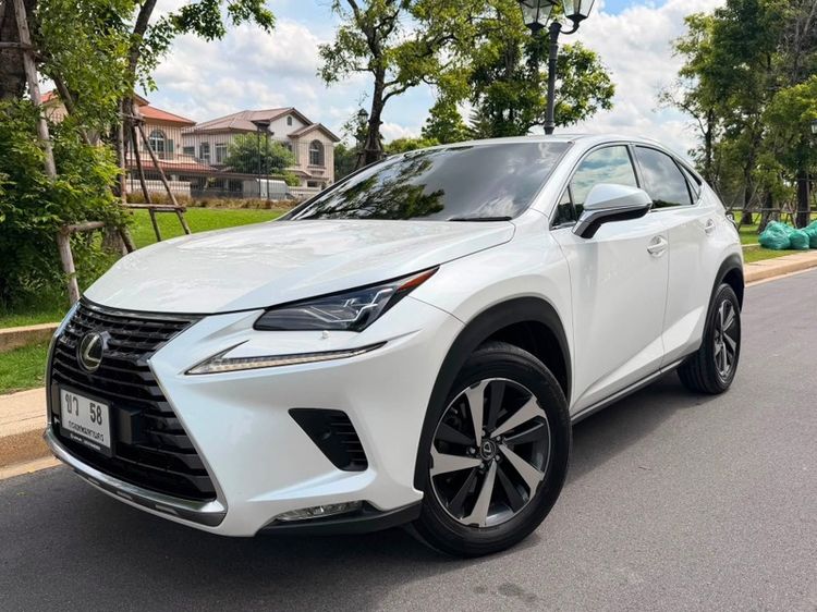 รถ Lexus NX300 2.0 Grand Luxury สี ขาว