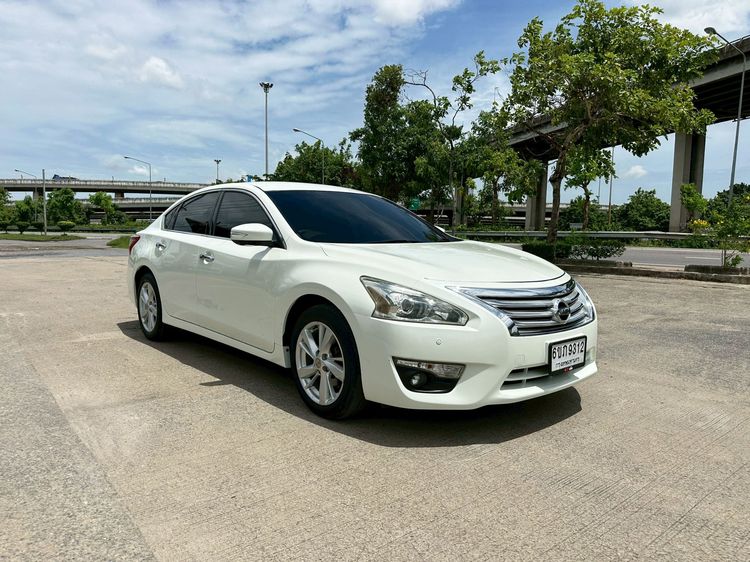 รถ Nissan Teana 2.0 XL สี ขาว