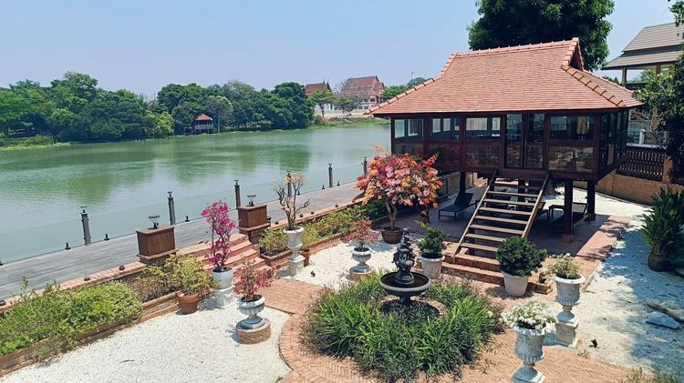 บ้านเรือนไทยล้านนา  ริมแม่น้ำน้อย บางไทร