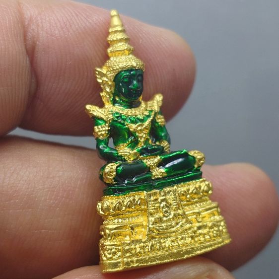 พระแก้วมรกต 3 ฤดู รุ่นเทอดพระเกียรติ เนื้อโลหะเคลือบเขียว เครื่องทรงชุบทอง มหาพุทธาภิเษก ณ วัดพระศรีรัตนศาสดาราม ปี2540 พร้อมกล่องเดิม หายาก รูปที่ 7