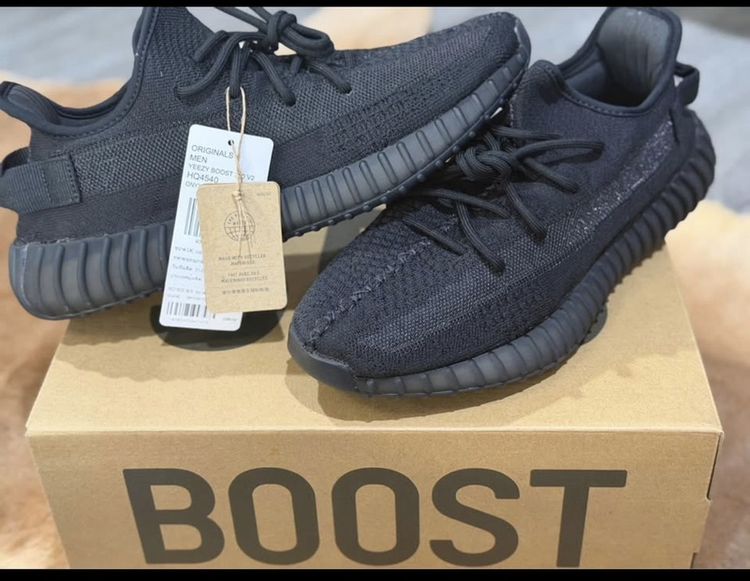 Adidas Yeezy boost 350v2 onyx