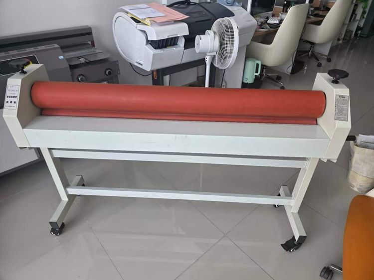 อุปกรณ์สำหรับเย็บเล่มและเจาะรู เครื่องตัดลิ้นชักแบบมือหมุน Tuobao รุ่น TS-130CM เครื่องตัดลิ้นชักแบบมือหมุนสำหรับกราฟิกและภาพถ่าย ไม่มีระบบทำความร้อนและไม่มีมอเตอร์ เป็นเค