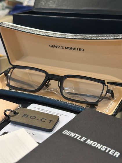 แว่นตา GENTLE MONSTER มีการ์ดรับประกัน เช็ครุ่นและรายละเอียด กับทางบริษัทได้