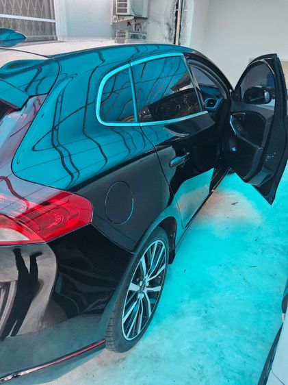 Volvo V40 2019 2.0 T4 Sedan เบนซิน เกียร์อัตโนมัติ ดำ รูปที่ 3