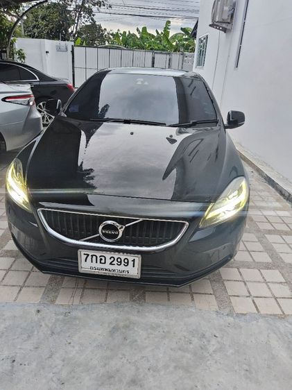 รถ Volvo V40 2.0 T4 สี ดำ