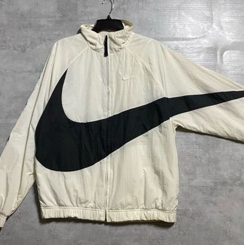 เสื้อแจ็คเก็ต Nike Big Swoosh Woven