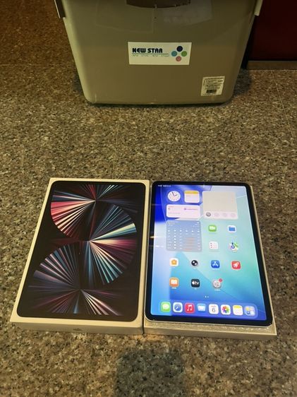 ขายiPadPro11นิ้วM1สีSilver128กิ๊กWifi Celluer ใส่ซิมได้ยกกล่องใช้งานดีถูกๆสภาพสวยๆ