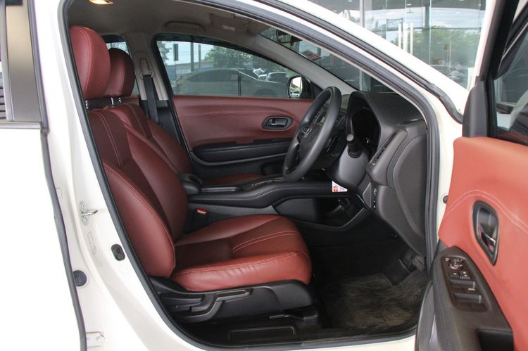 Honda HR-V 2018 1.8 S Utility-car เบนซิน ไม่ติดแก๊ส เกียร์อัตโนมัติ ขาว รูปที่ 3