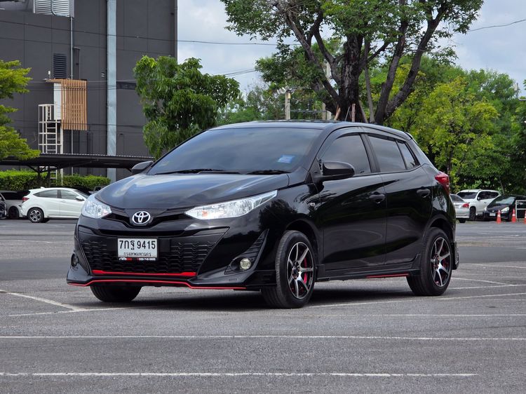 รถ Toyota Yaris 1.2 J สี ดำ
