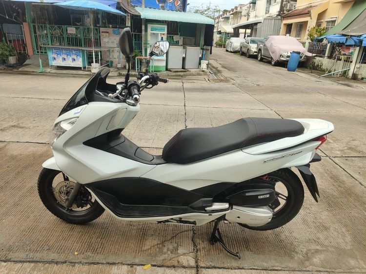🛵ยังไงก็ขาย PCX 150 ปี 57 เครื่องดี สีสวย สตาร์ทมือ กุญแจรีโมท เล่มชุดโอนครบ+เปลี่ยนถ่ายน้ำมันเครื่องฟรี ส่งฟรี30 ก.ม รูปที่ 2