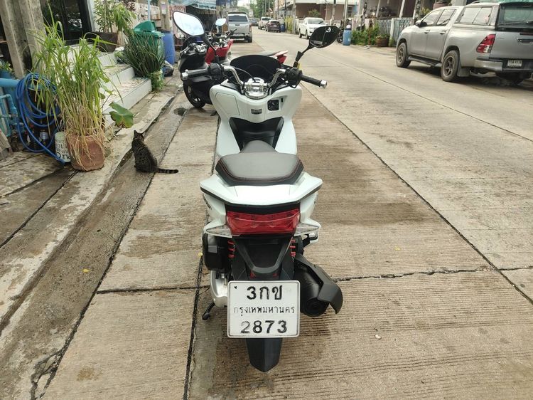 🛵ยังไงก็ขาย PCX 150 ปี 57 เครื่องดี สีสวย สตาร์ทมือ กุญแจรีโมท เล่มชุดโอนครบ+เปลี่ยนถ่ายน้ำมันเครื่องฟรี ส่งฟรี30 ก.ม รูปที่ 6
